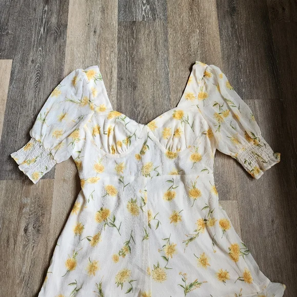 MISS SELFRIDGE FLORAL ROMPER - Picture 2 of 12